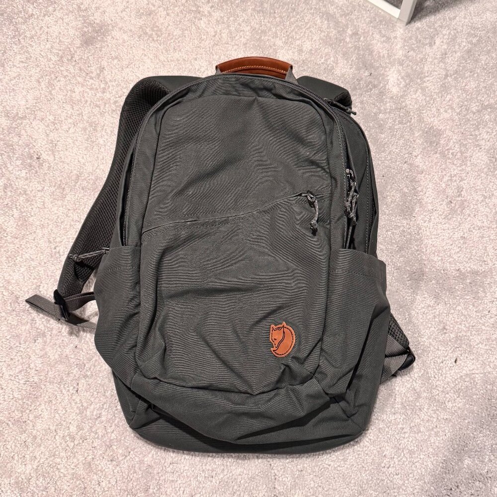 Fjallraven Raven Backpack 20L, Gray